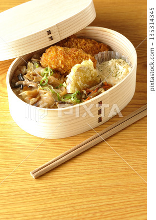 蘑菇飯和炸蠔便當 135314345