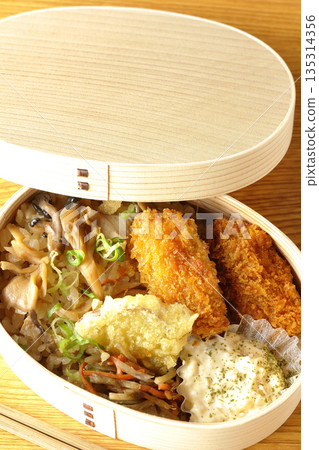 蘑菇飯和炸蠔便當 135314356