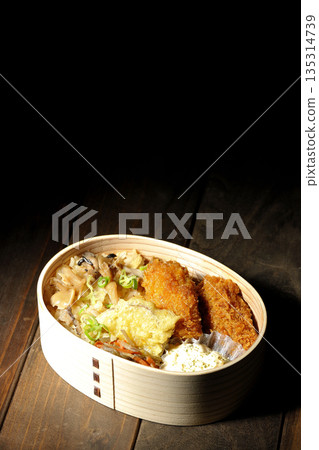 蘑菇飯和炸蠔便當 135314739