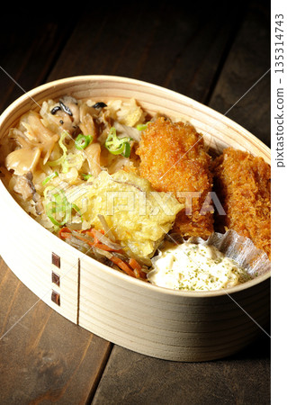 蘑菇飯和炸蠔便當 蘑菇飯和炸蠔便當 135314743