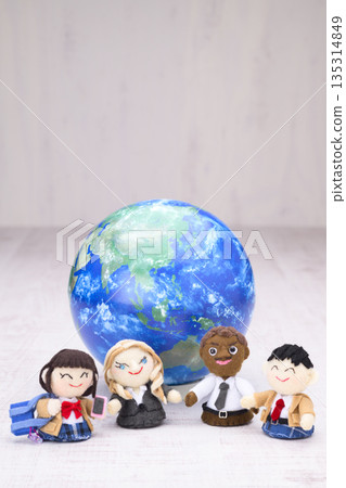 高中生及外籍教師玩偶（+地球儀） 135314849