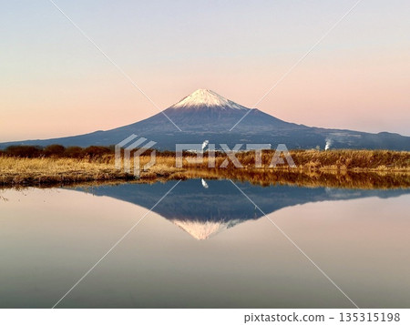 從富士河看到的富士山 135315198