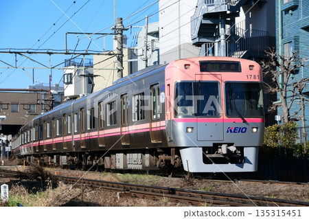 京王1000系列1781F型ATO相容列車,鮭魚粉紅色,井之頭線 京王1000系列1781F型ATO相容列車,鮭魚粉紅色,井之頭線 135315451
