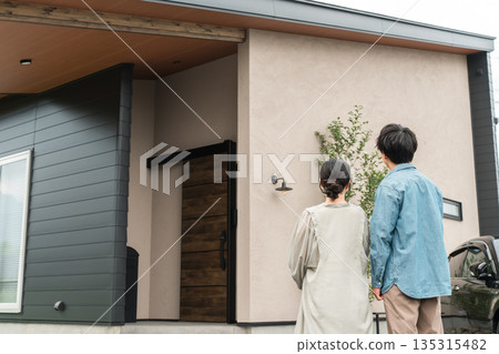 A couple / family who built a new home (reform / renovation) 135315482