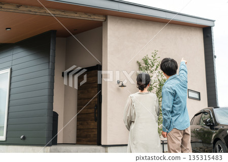 A couple / family who built a new home (reform / renovation) 135315483