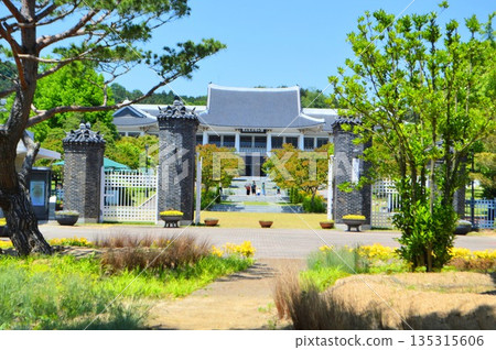 Distant view of the main entrance of the National Gwangju Museum in Gwangju, South Jeolla Province, South Korea Distant view of the main entrance of the National Gwangju Museum in Gwangju, South Jeolla Province, South Korea 135315606