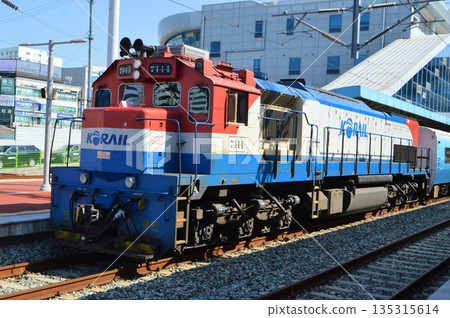Trains and large diesel locomotives stopping at Gwangju Songjeong Station, South Korea Trains and large diesel locomotives stopping at Gwangju Songjeong Station, South Korea 135315614