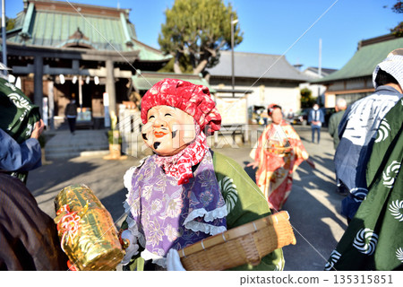 The auspicious lion dance of Samukawa Ichinomiya Hachiman Okami 135315851