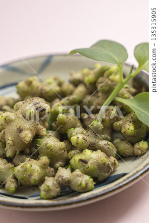 Okawakame (Yunnan Baiyaku) corms (Ziyouzi) Okawakame (Yunnan Baiyaku) corms (Ziyouzi) 135315905