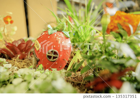 Strawberry fairy house ornament with solar light Strawberry fairy house ornament with solar light 135317351