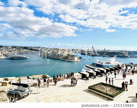 Spectacular harbour view from Upper Barrakka Gardens, Valletta, Malta Spectacular harbour view from Upper Barrakka Gardens, Valletta, Malta 135319984