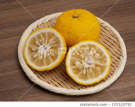 yellow yuzu 135320782