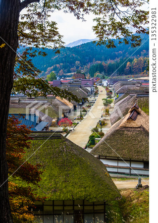 [Fukushima Prefecture, Minamiaizu] Late autumn in the post town of Ouchi-juku, where thatched roofs remain. November 135322981