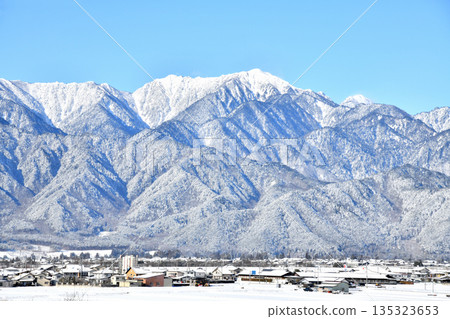 View of Mount Gakidake from Ikeda Town's Aisome (Ikeda Town, Nagano Prefecture) [January 2026] 135323653
