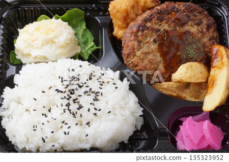 Demi hamburger lunch 135323952