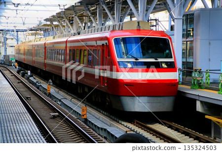 Vivid revival colors ... Connecting to downtown Asakusa and Ryomo district [Limited Express Ryomo] 135324503