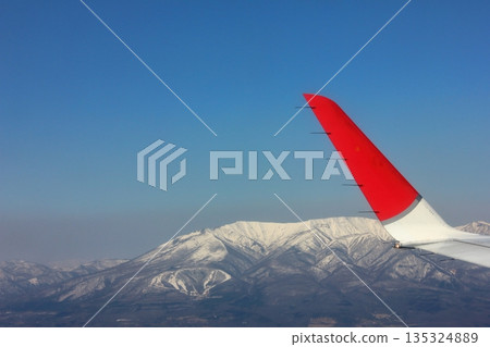 窗外景色:飛機 窗外景色:飛機 135324889