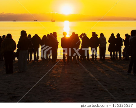 People gathered at Gotemba Beach to watch the sunrise on New Year's Day 2026 People gathered at Gotemba Beach to watch the sunrise on New Year's Day 2026 135325537
