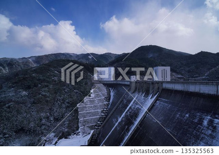 Winter dam 135325563