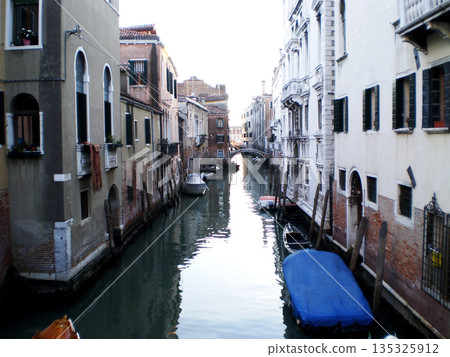 building, cityscape, gondola 135325912