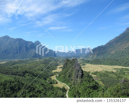 萬榮的綠色山地景觀 萬榮的綠色山地景觀 135326137