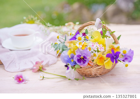 春花籃和茶 135327801