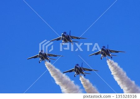Blue Impulse's artistic flight Blue Impulse's artistic flight 135328316