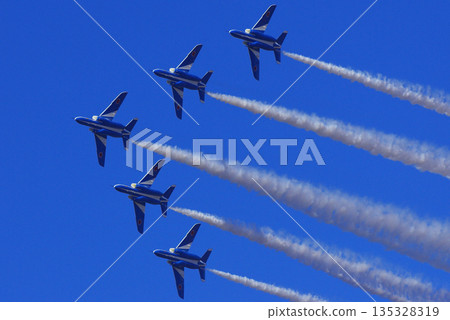 Blue Impulse's artistic flight Blue Impulse's artistic flight 135328319