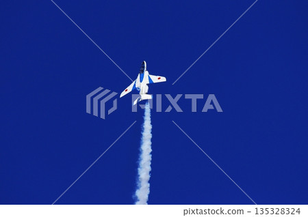Blue Impulse's artistic flight 135328324