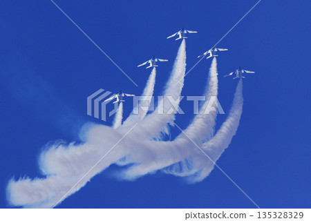 Blue Impulse's artistic flight Blue Impulse's artistic flight 135328329