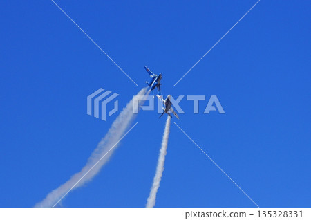 Blue Impulse's artistic flight 135328331