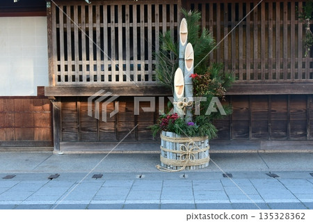 New Year's and Kadomatsu 135328362