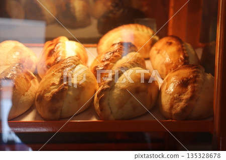 新鮮出爐的玻利維亞薩爾特尼亞 135328678