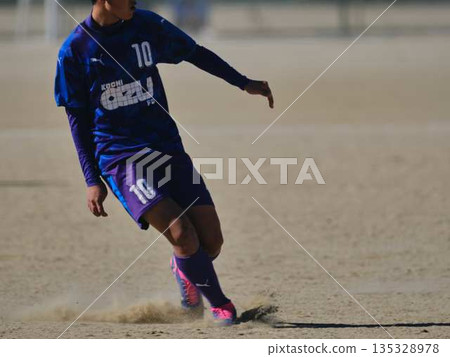 足球隊練習 足球隊練習 135328978