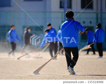 足球隊練習 足球隊練習 135328986