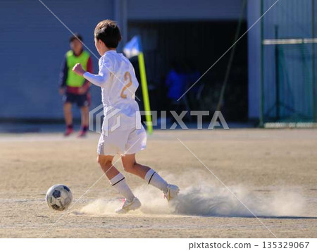 Soccer team practice 135329067
