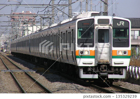 [JU] 高崎線 211系列車（15節車廂列車：無綠色車廂） 135329239