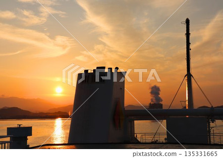 The sunset on the boat: a crossroads between nature and industry The sunset on the boat: a crossroads between nature and industry 135331665