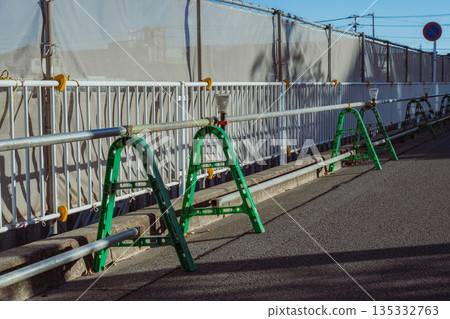 Single-pipe barricades installed at a construction site 135332763