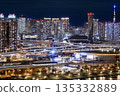 從東京電信中心眺望首都高速公路有明交叉口及高聳的公寓大樓夜景 135332889