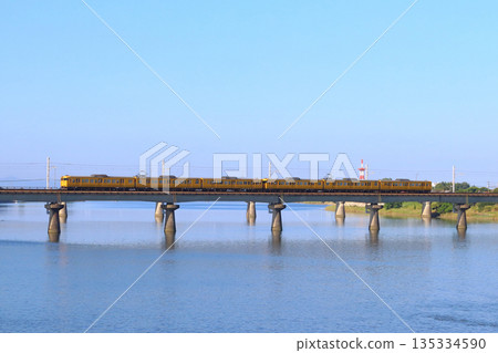 [JR-N] Ako Line 115 series train (6-car train) crossing the Yoshii River 135334590