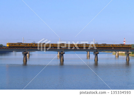 [JR-N] Ako Line 115 series train (6-car train) crossing the Yoshii River 135334593