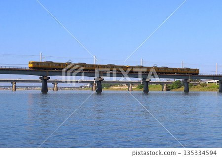 [JR-N] Ako Line 115 series train (6-car train) crossing the Yoshii River 135334594