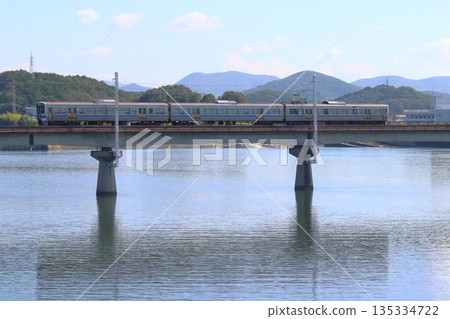 [JR-N] Ako Line 213 series train crossing the Yoshii River 135334722