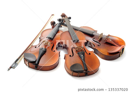 violins in studio 135337020