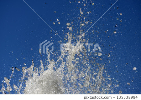 Fountain spray 135338984