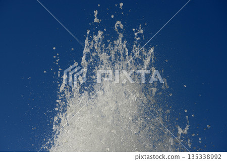 Fountain spray 135338992