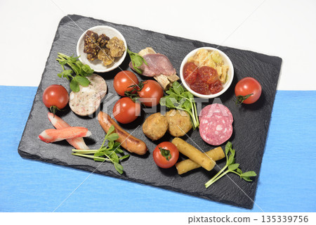 Hors d'oeuvre  135339756