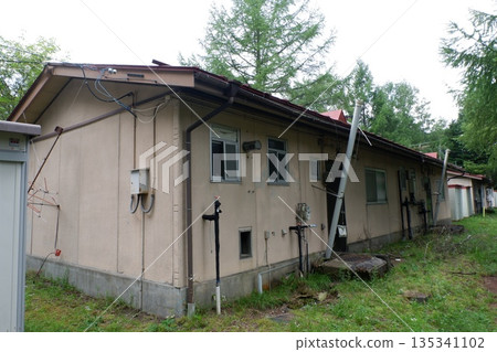 Showa-era low-rise housing complex Showa-era low-rise housing complex 135341102