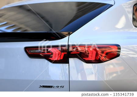 汽車尾燈（進口車）圖片 135341739